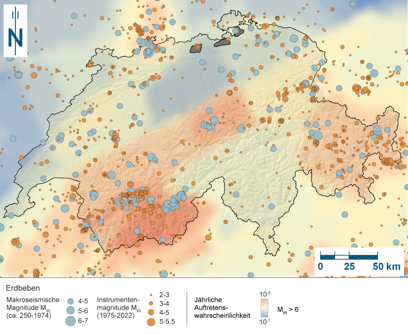 Instrumentell und historisch erfasste Seismizität in der Schweiz und Umgebung Auftretenswahrscheinlichkeit von Erdbeben mit Magnituden MW ≥ 6 in der Schweiz, basierend auf Einschätzungen von vier Expertengruppen im Rahmen des PRP-Projekts (swissnuclear 2013-15), vgl. auch Nagra (2024e). Die Hintergrundfarbe zeigt die jährliche Auf¬tretenswahrscheinlichkeit eines Erdbebens mit Mw ≥ 6. Zum Vergleich sind die effektiv erfassten Erdbeben dargestellt (farbige Punkte, mehrheitlich Erdbeben mit kleiner Magnitude).